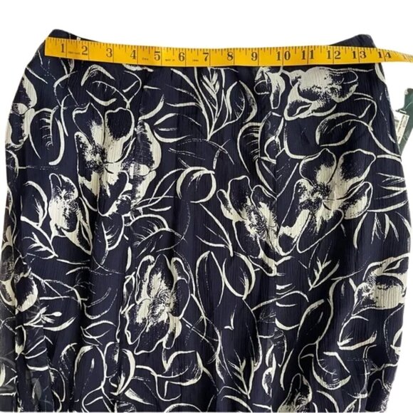 Ralph Lauren Silk Floral Navy Blue and White Women's Skirt Size 2P - Picture 5 of 7